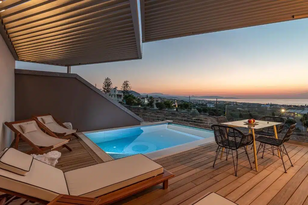 appartement avec piscine privée et vue panoramique sur la mer en Crète