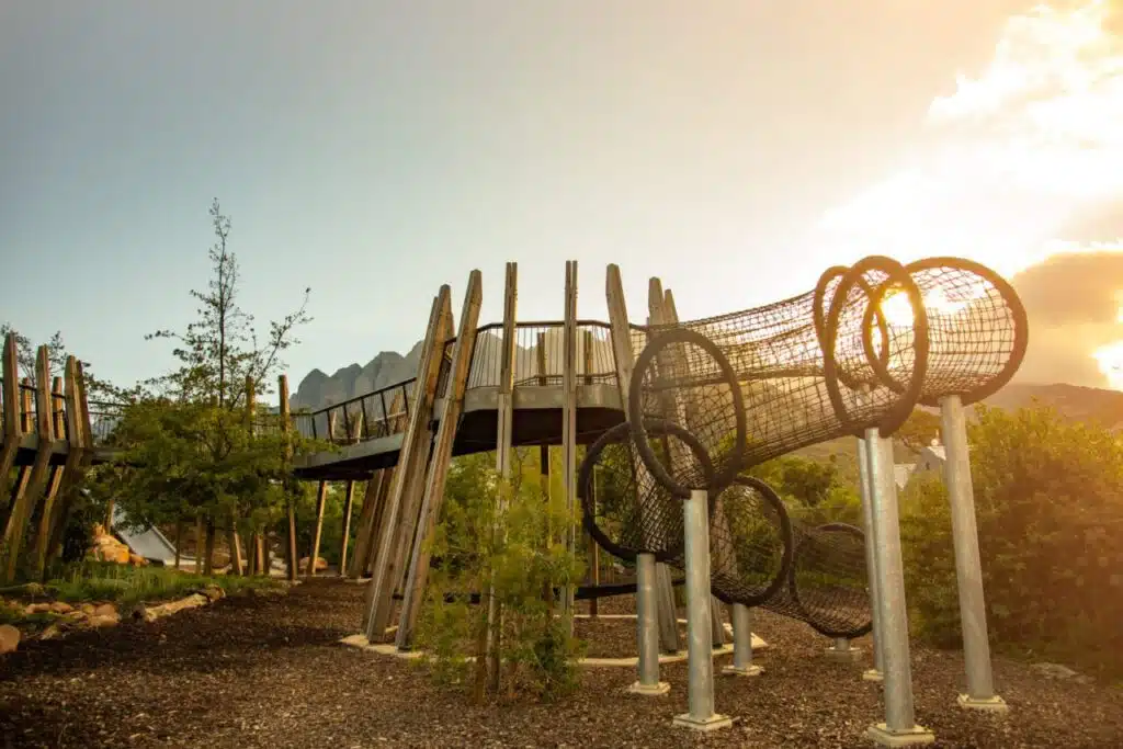 Jardins incroyables et pleins de surprise comme cette plaine de jeux pour enfants