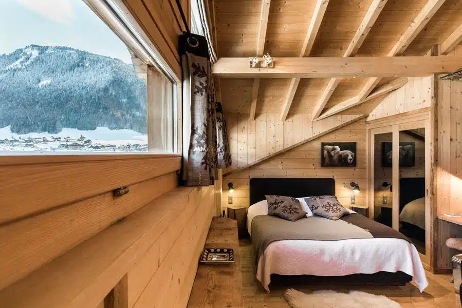 chambre double avec belle vue sur les montagnes à Morzine