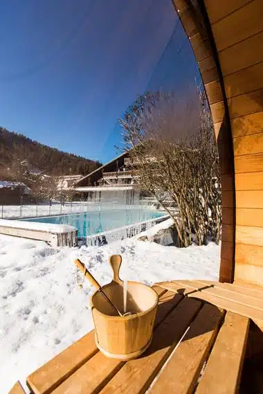 Sauna avec vue panoramique sur les montagnes