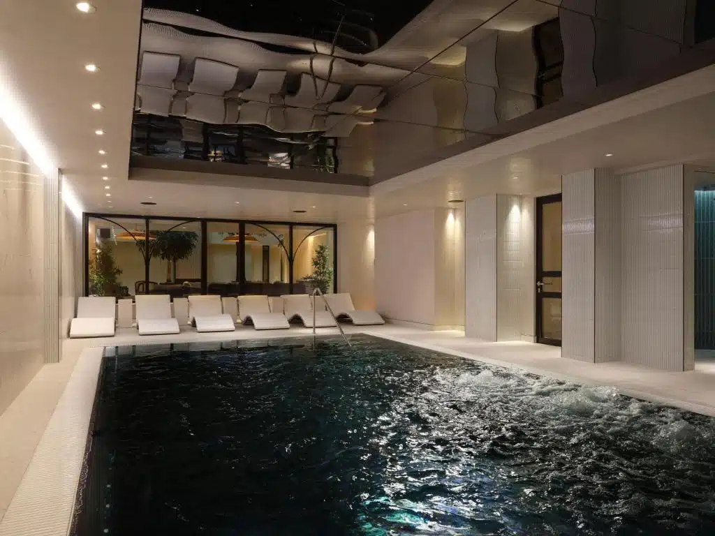 piscine intérieure du spa à dans un appart hôtel à South Kensington près de Notting Hill et Chelsea à Londres