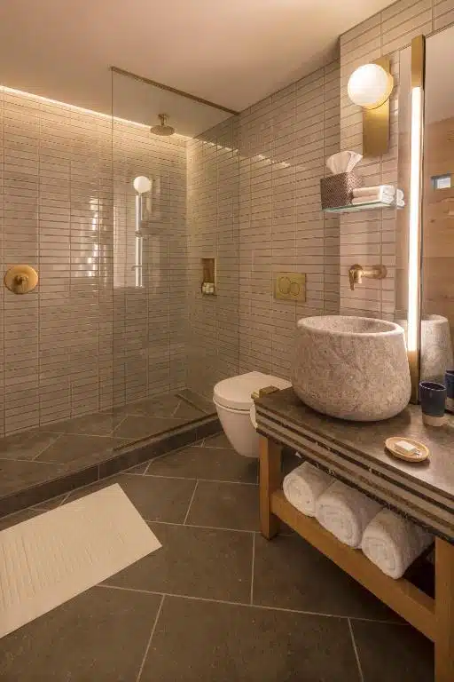 salle de bain dans l'hôtel Made Hotel