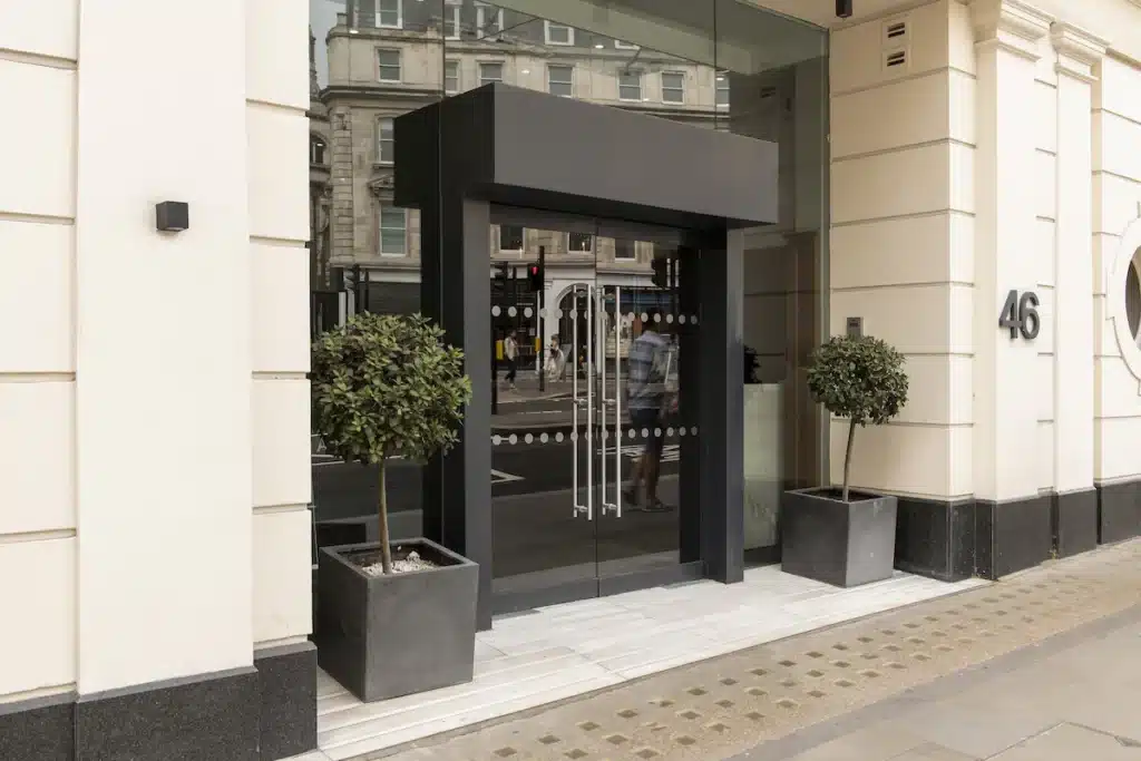 façade et entrée de l'appart hôtel Cove Cannon Street à la City de Londres