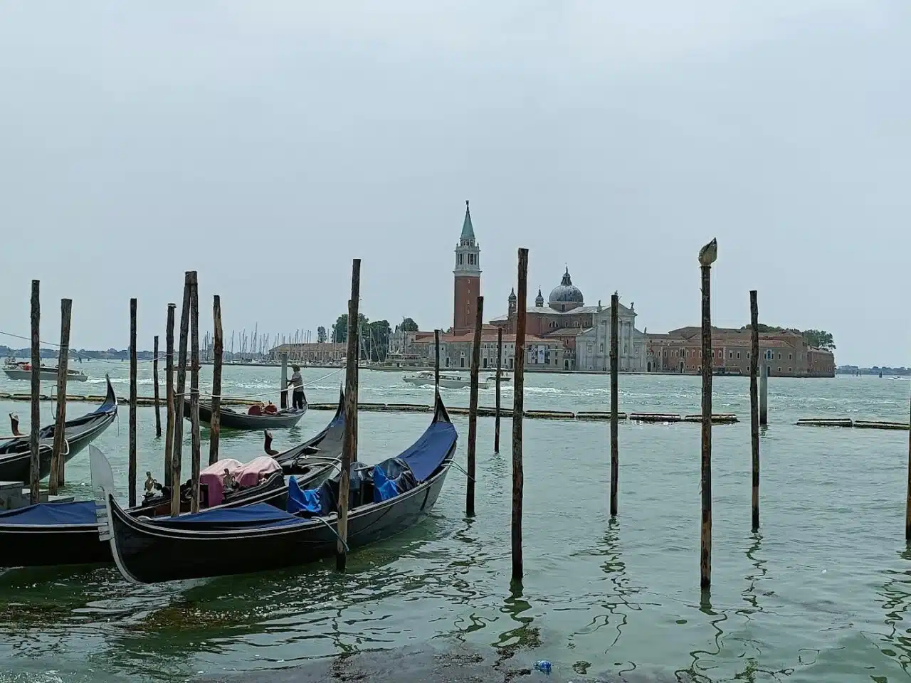 Vue des canaux de Venise et de l'abbaye San Giorgio Maggiore