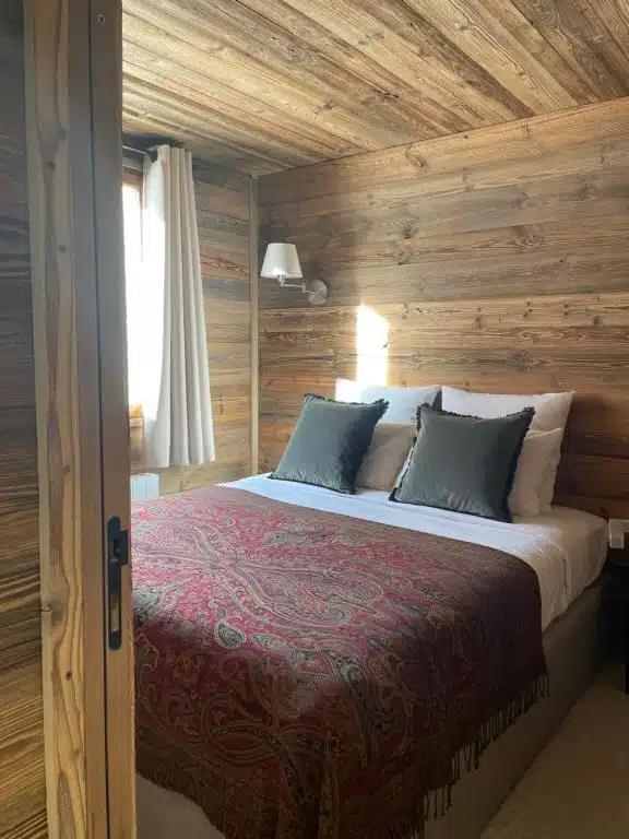 2ème chambre double de la location vacances Le Lodge de la Molanès à Pra Loup 1500