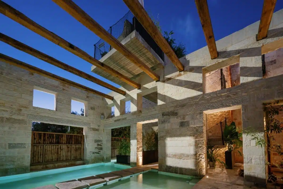 piscine extérieure de l'hôtel Amalen Suites à Réthymnon en Crète