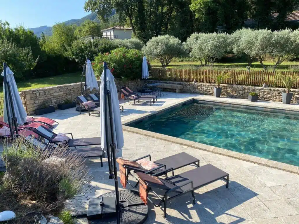 piscine extérieure de la chambre d'hôtes