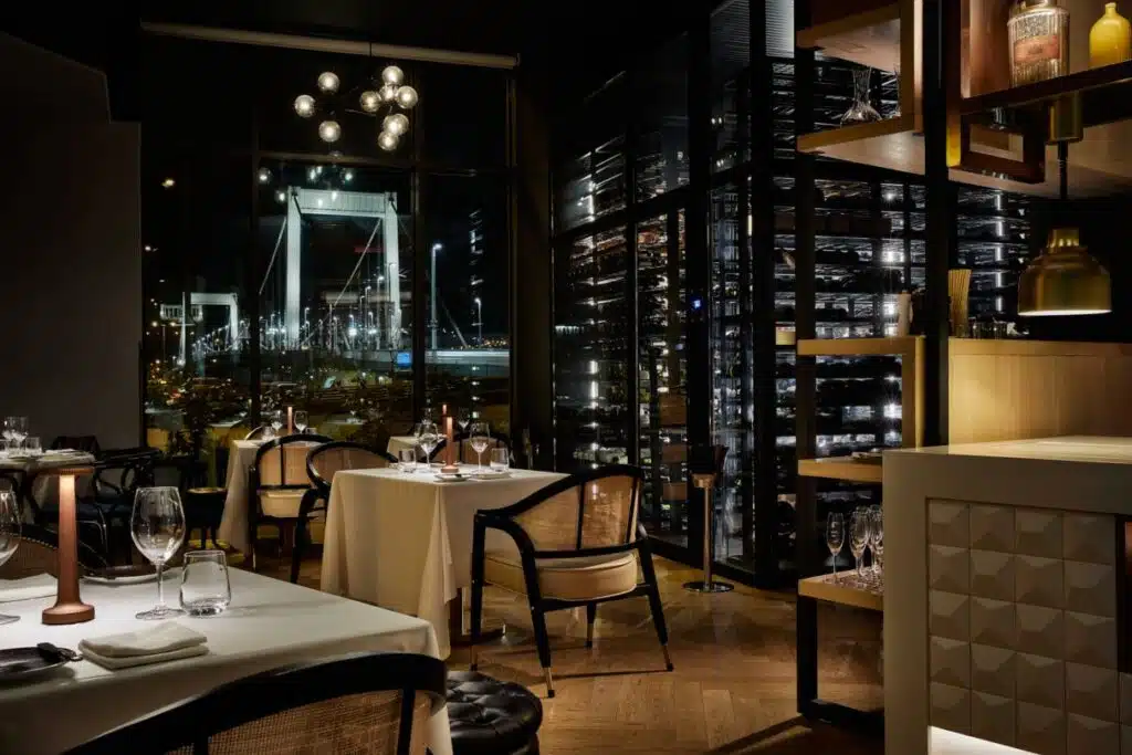 restaurant avec vue sur les ponts du Danube
