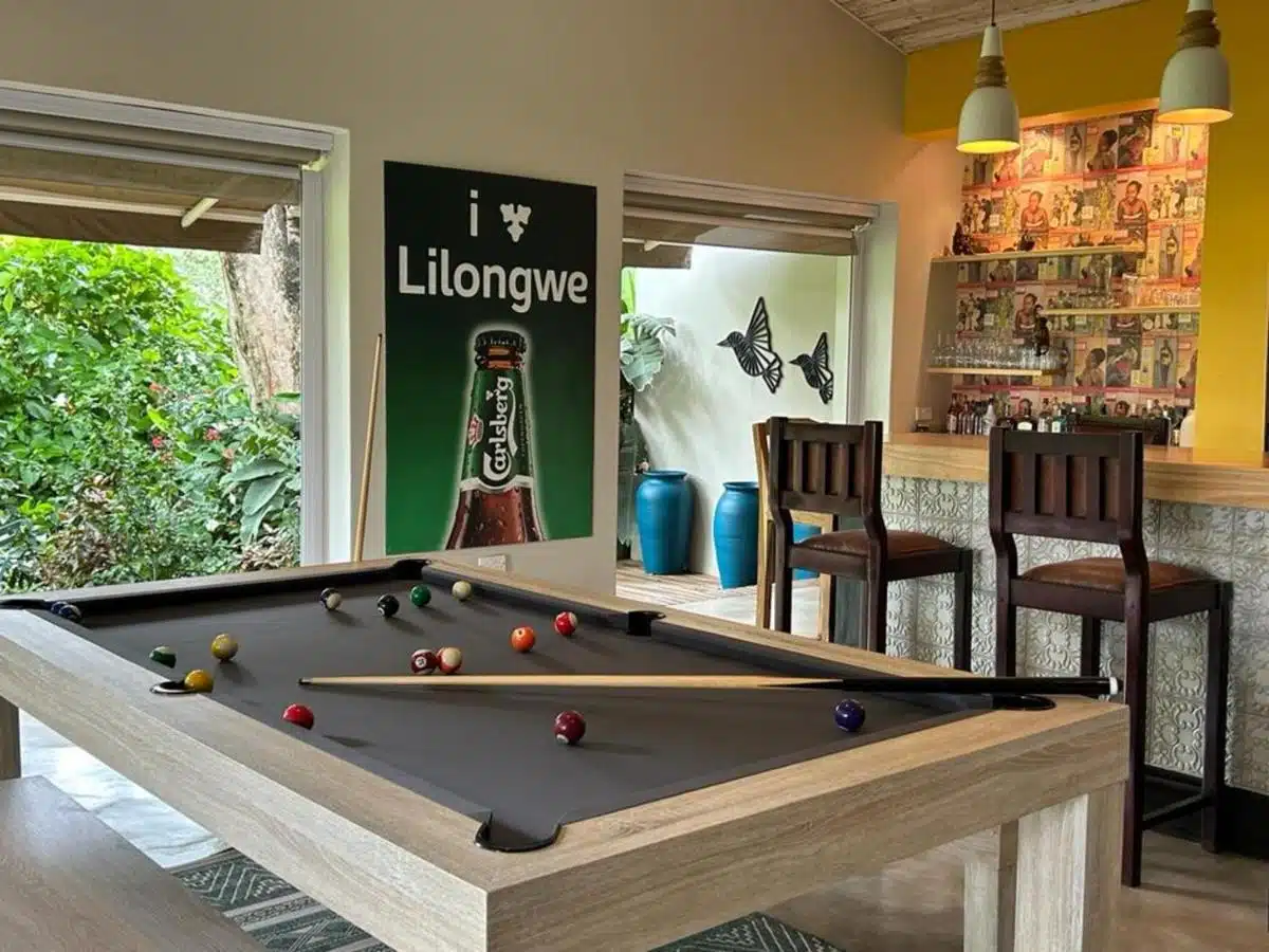 billard et bar intimiste dans cette maison d'hôtes située dans un quartier résidenciel et sécurisé de Lilongwe